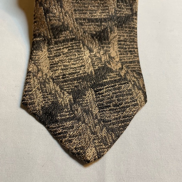 Vintage INSIGNIA Tie By: Martin Wong, Handmade in the USA, “Pure Silk” - Picture 5 of 7